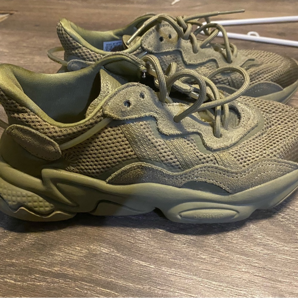 Men’s OZWEEGO shoes size 5